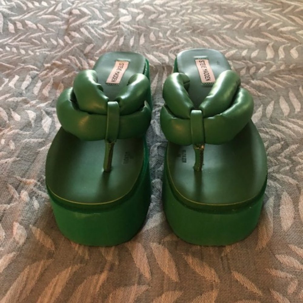 Steve Madden Green Billion Platform Flip Flop